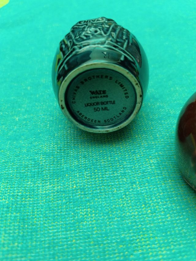 2 miniaturas Chivas Regal 21 años