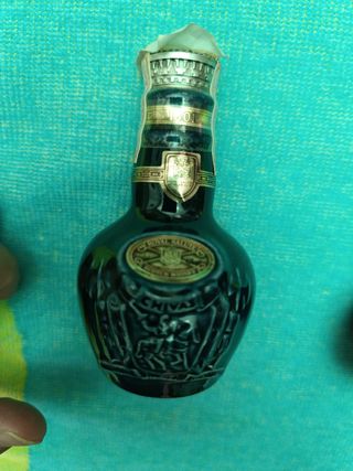 2 miniature Chivas Regal di 21 anni