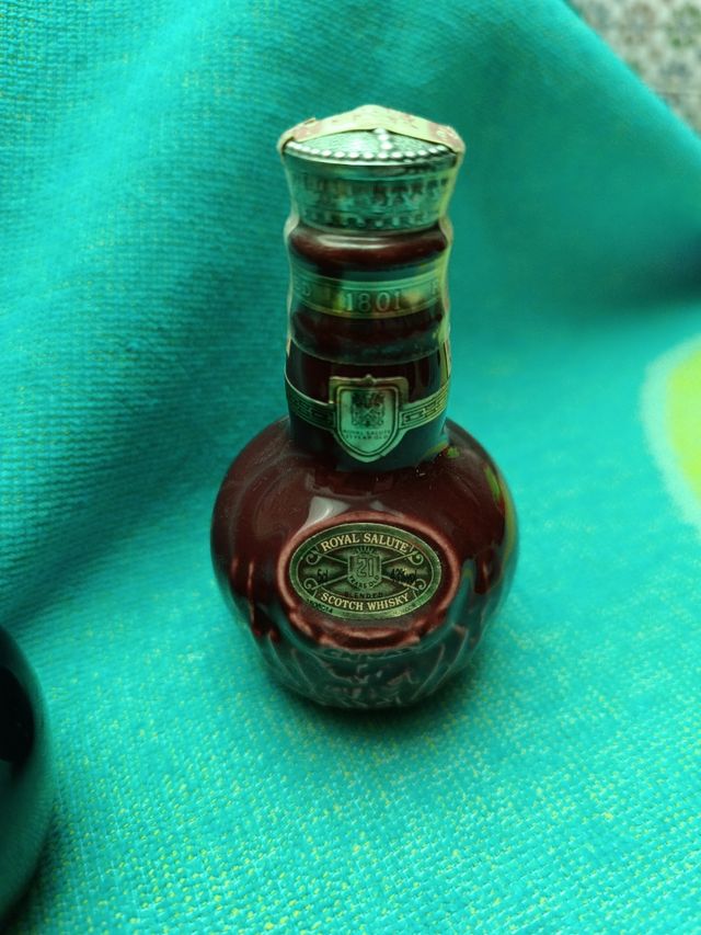 2 miniaturas Chivas Regal 21 años