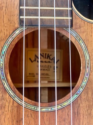Ukelele Lanikai Tenor EQ + Funda – IMPECABLE