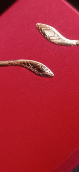Brazalete de plata, serpiente de dos cabezas. 