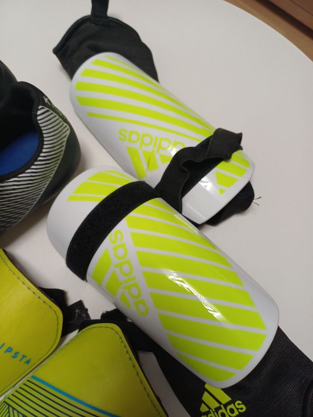 Zapatillas Adidas + espinilleras Adidas y Kipsta