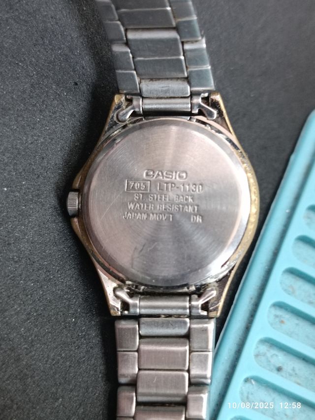 Reloj Casio cuarzo.