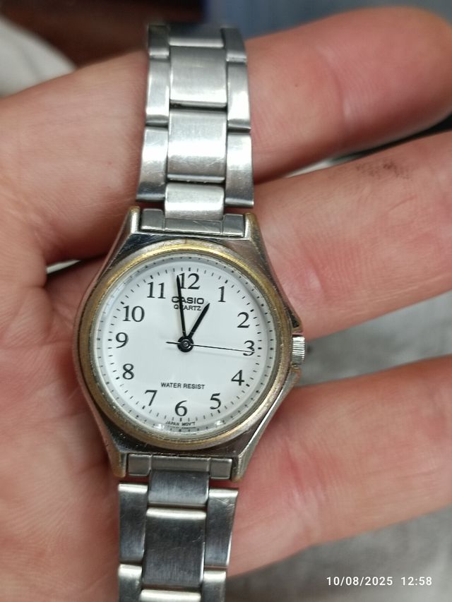 Reloj Casio cuarzo.