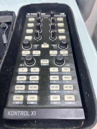 Traktor DJ Kontrol X1 + funda