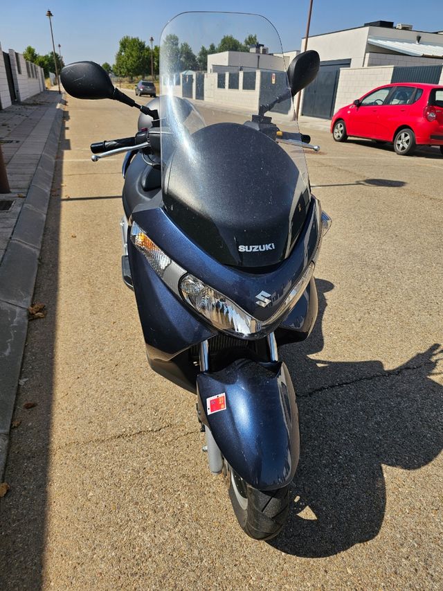 Suzuki Burgman 125cc - Scooter
