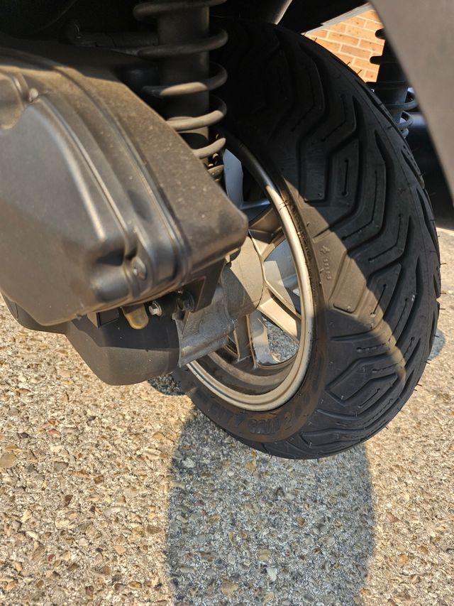 Suzuki Burgman 125cc - Scooter