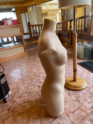 Maniquí busto de madera
