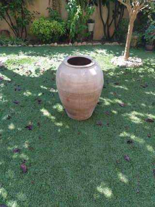 Tinaja antigua de barro