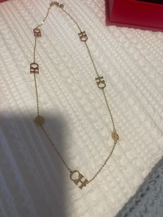 Collar Carolina Herrera dorado