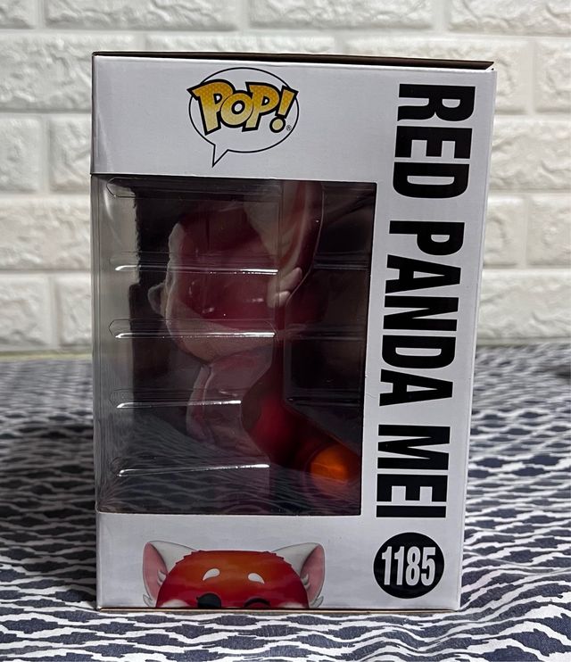 Funko Pop! Red Panda Mei Flocked - Exclusivo
