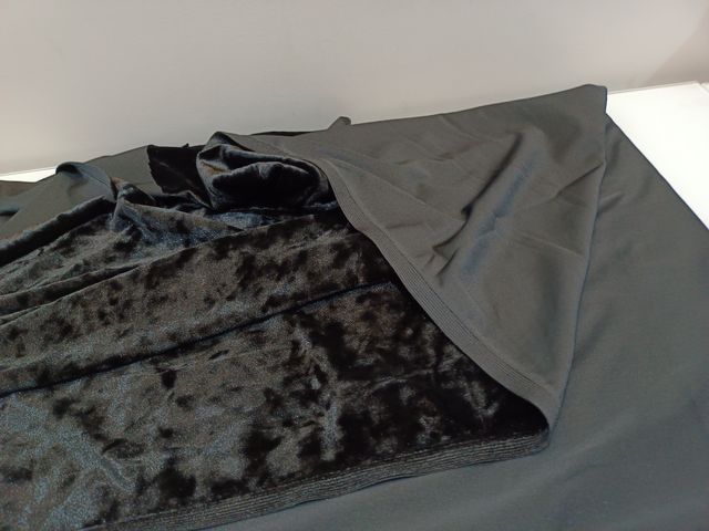 Tela terciopelo negro elástica y regalo otro retal