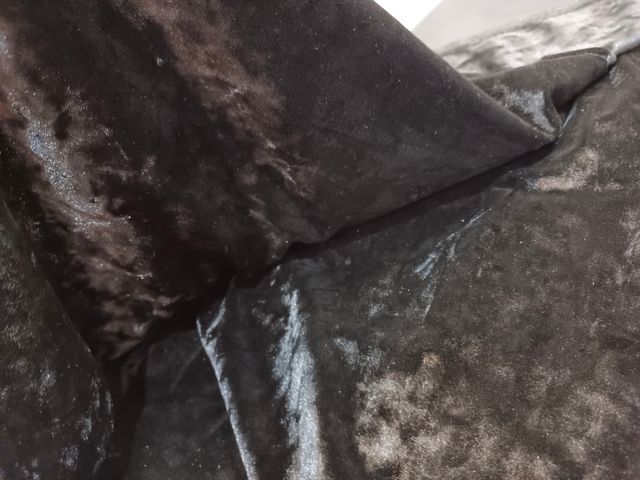 Tela terciopelo negro elástica y regalo otro retal