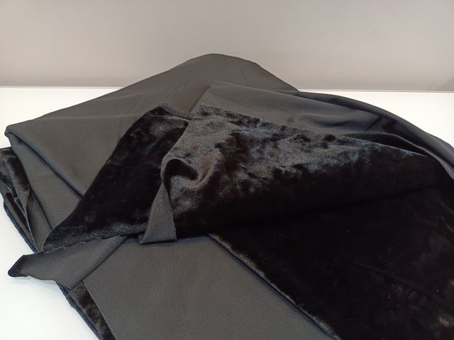 Tela terciopelo negro elástica y regalo otro retal