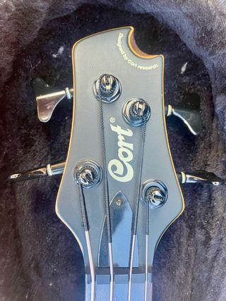 Bajo Cort Artisan B4FL + Estuche – IMPECABLE