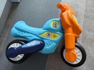 Moto de juguete Bluey (marca Feber)