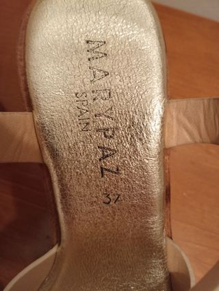 Sandalias doradas Maripaz