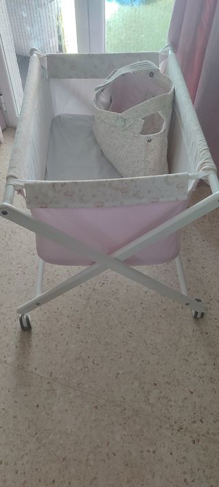 Minicuna bebé rosa y bolso