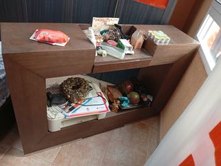 Mueble madera marrón entrada