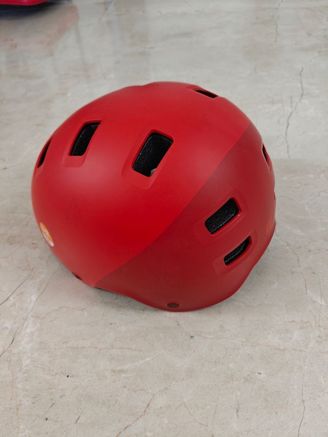 Casco bici niño rojo - como nuevo btwin