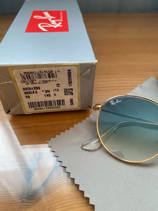 Ray Ban redondas, azules y doradas