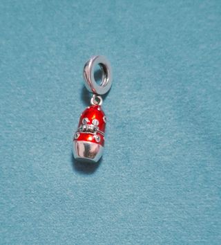 Charm colgante Matrioshka rojo