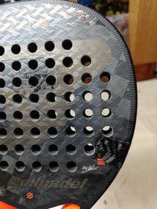 Pala pádel Bullpadel Hack Hybrid y Starvie Brava 