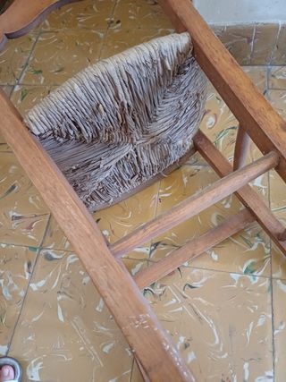 3 Sillas antiguas de madera y anea