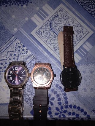 3 Relojes Hombre - Plata, Negro los tres por 15