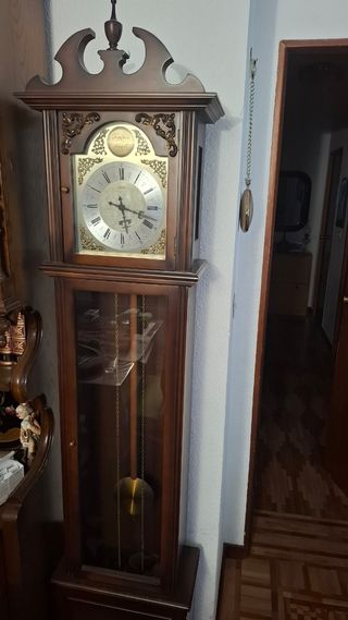 Reloj Udix antiguo de madera