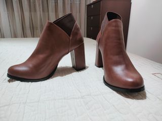 Botines tacón marrón