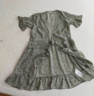 Vestido corto gris estampado