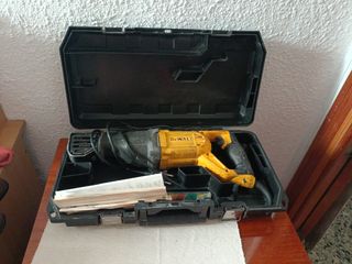 Sierra sable Dewalt 304