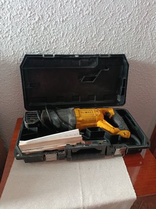 Sierra sable Dewalt 304