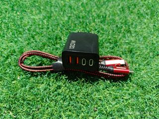 Caricatore a 4 porte da 120 W + cavo con USB C a USB C 