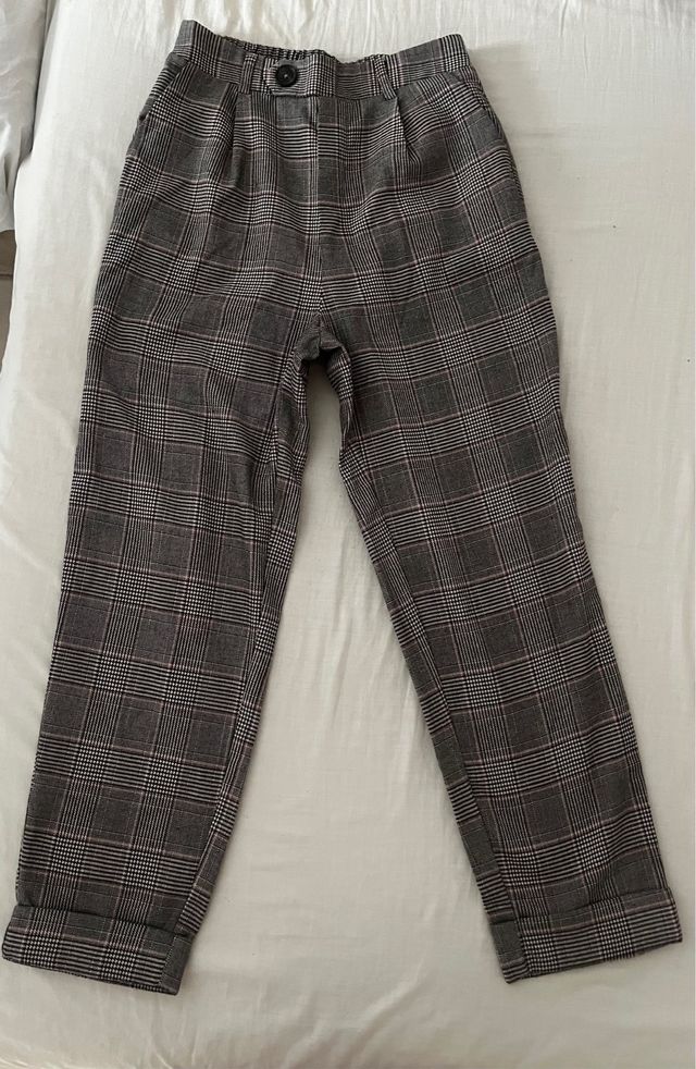 Pantalones Stradivarius cuadros grises