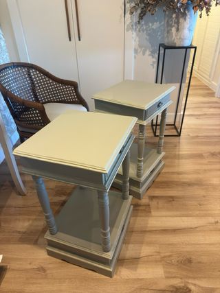 Mesitas noche de madera maciza restauradas