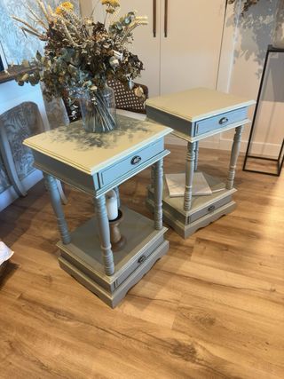 Mesitas noche de madera maciza restauradas