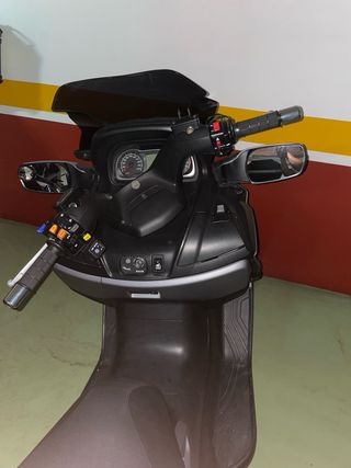 Suzuki Burgman 650 - Moto Scooter