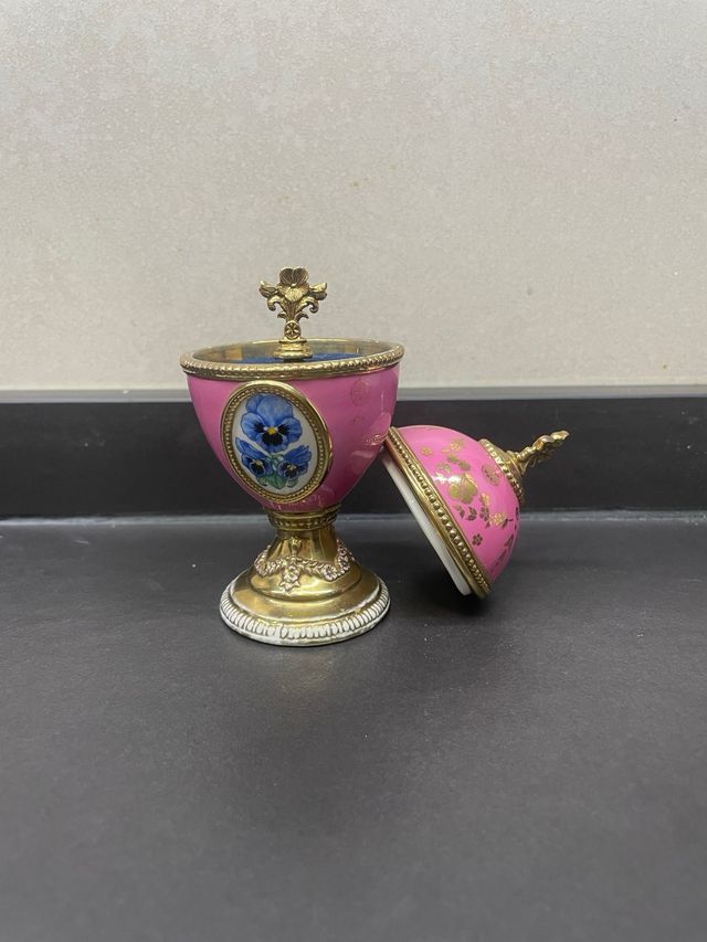 Huevo musical pintado a mano