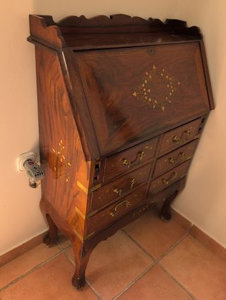 Escritorio antiguo de madera