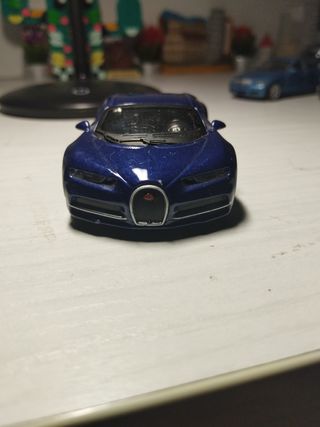 Macchinina Bugatti Chiron blu