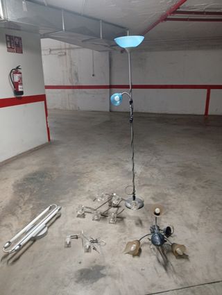 Lamparas pie azul metal