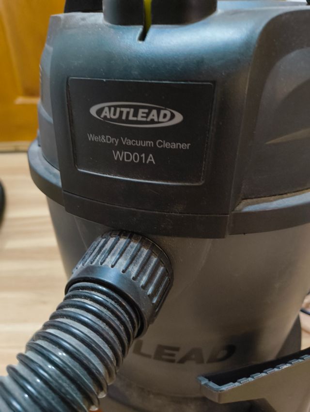 Aspirador seco-humedo