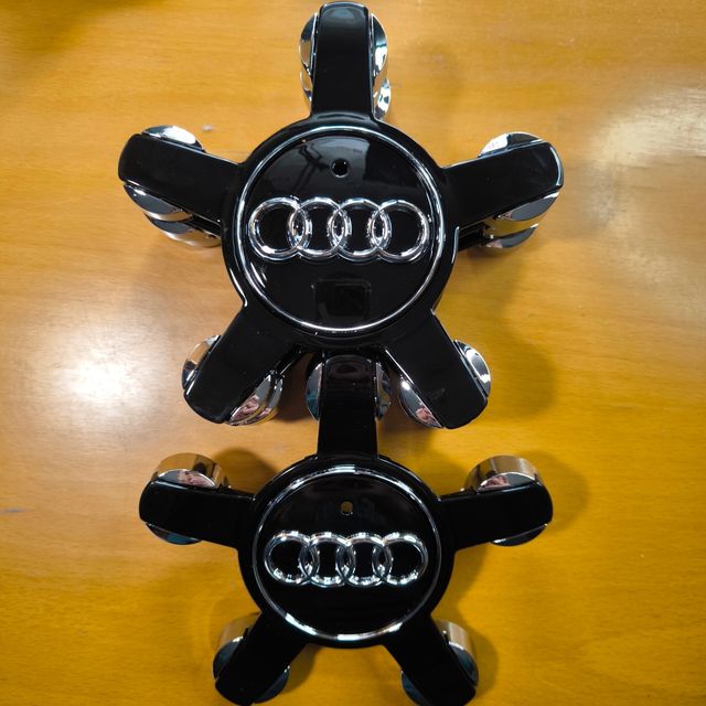 TAPABUJES AUDI 135mm NEGRO CONCAVOS - EMBLEMAS AUD