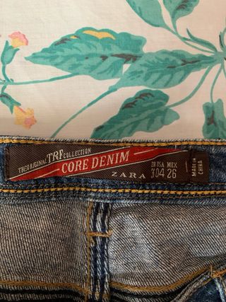 Shorts vaqueros ZARA - talla S
pantalón