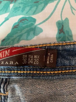 Shorts vaqueros ZARA - talla S
pantalón