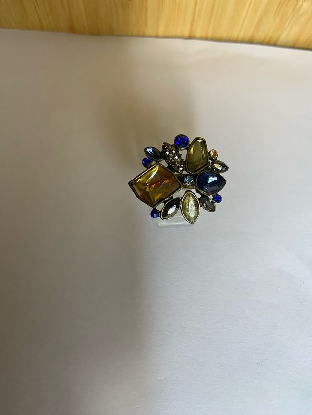 Anillo dorado multicolor