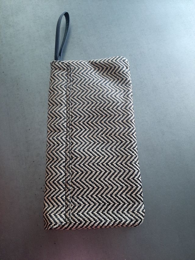 Bolso mano beige-negro