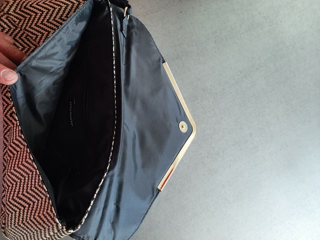 Bolso mano beige-negro